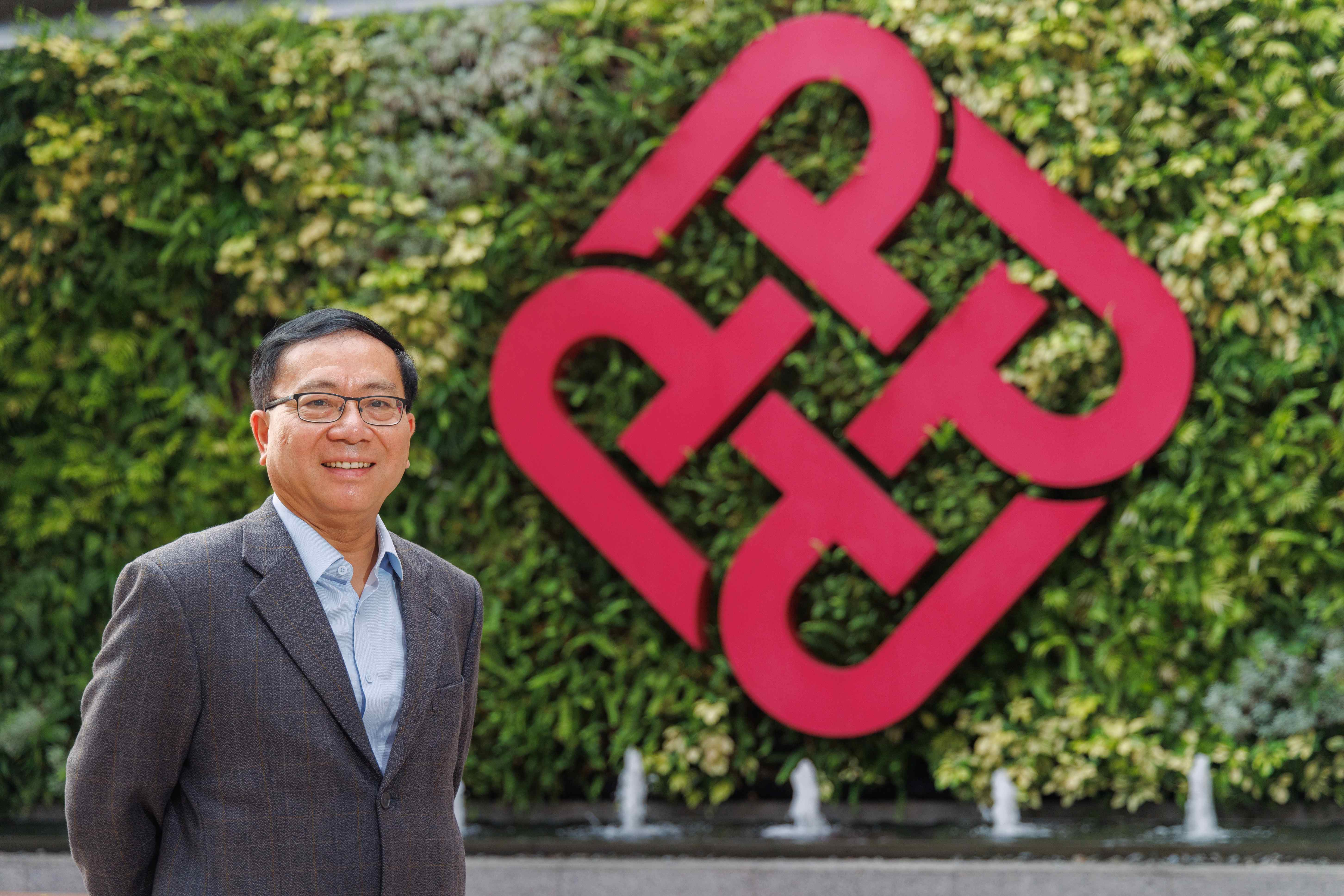 A study by Prof. Hai Guo, Professor of the Department of Civil and Environmental Engineering at PolyU and global researchers shows the effectiveness of green interventions in cooling temperatures across various regions.
