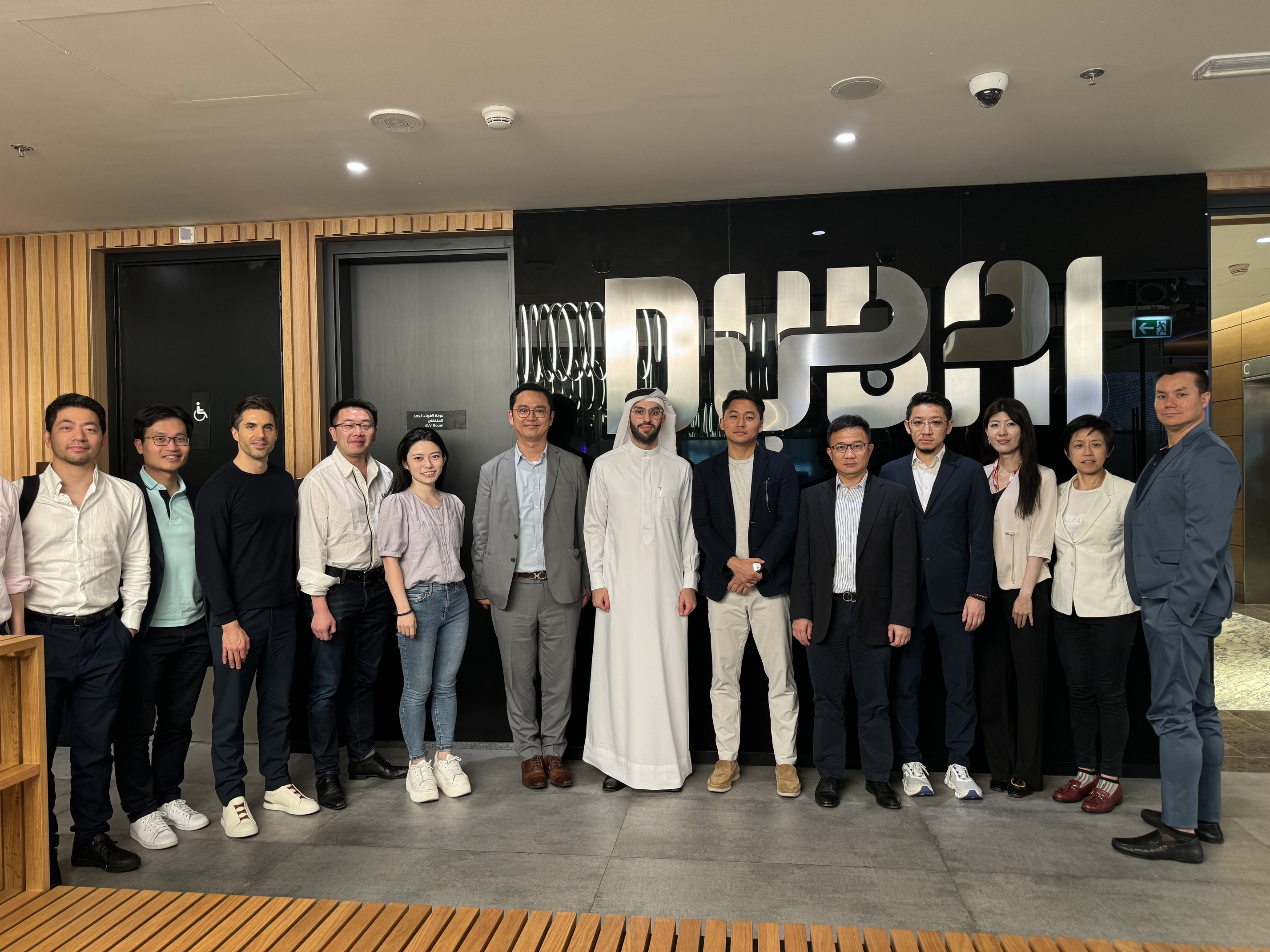 Head of XTransfer Hong Kong Branch, Neil Ni (sixth from right to left), participated in the Middle East Delegation of Hong Kong SAR.