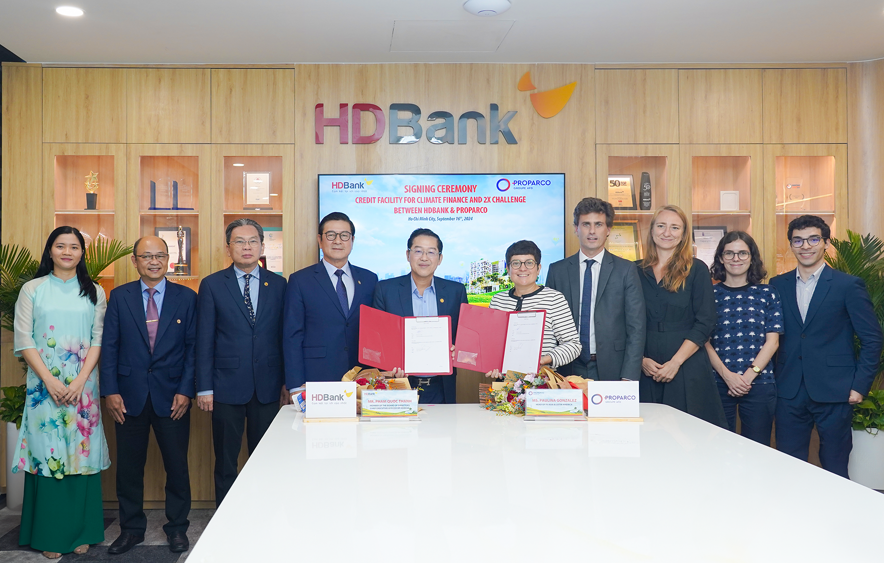 HDBank and Proparco’s leaders at the signing ceremony for a credit facility worth US$50 million in HCM City on September 16.