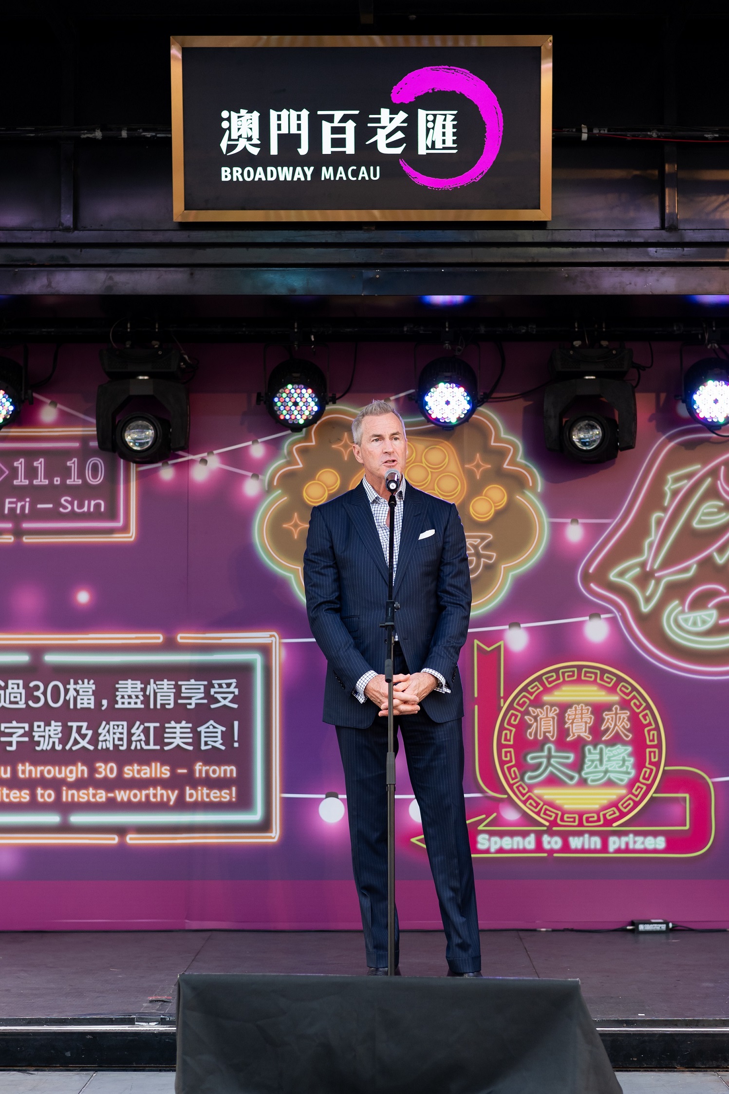 The grand opening of the Broadway Macau Food Festival today at Broadway Macau. Mr. Kevin Kelley, Chief Operating Officer - Macau of Galaxy Entertainment Group expressed heartfelt gratitude to all parties for their unwavering support.