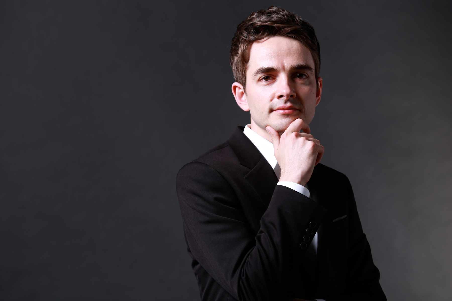 Joining Sumi Jo in concert are baritone Wang Yun-Peng — Operalia laureate and Metropolitan Opera regular, praised for his elegant phrasing and dramatic instinct — and pianist Andrey Vinichenko, a Gold Medallist at the Osaka International Music Competition, known for his international solo and chamber performances.