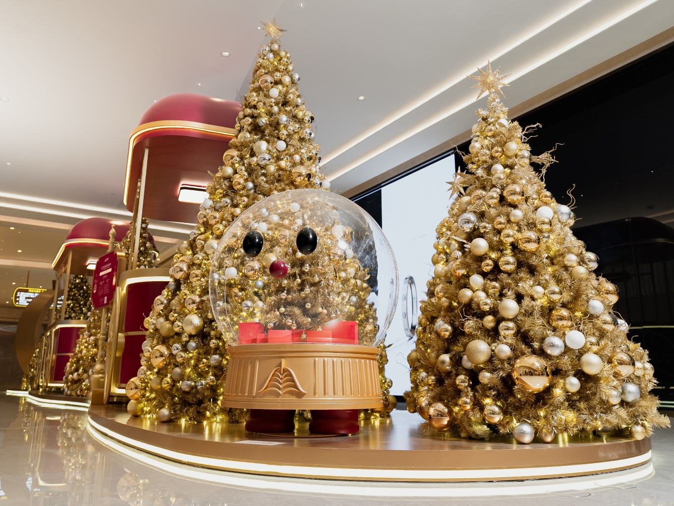 The Festive Five, Galaxy Macau’s lovable winter mascots, escort guests on a journey throughout Asia’s award-winning luxury resort. Touching all with heartwarming fun and showering gifts, prizes and rewards along the way.
