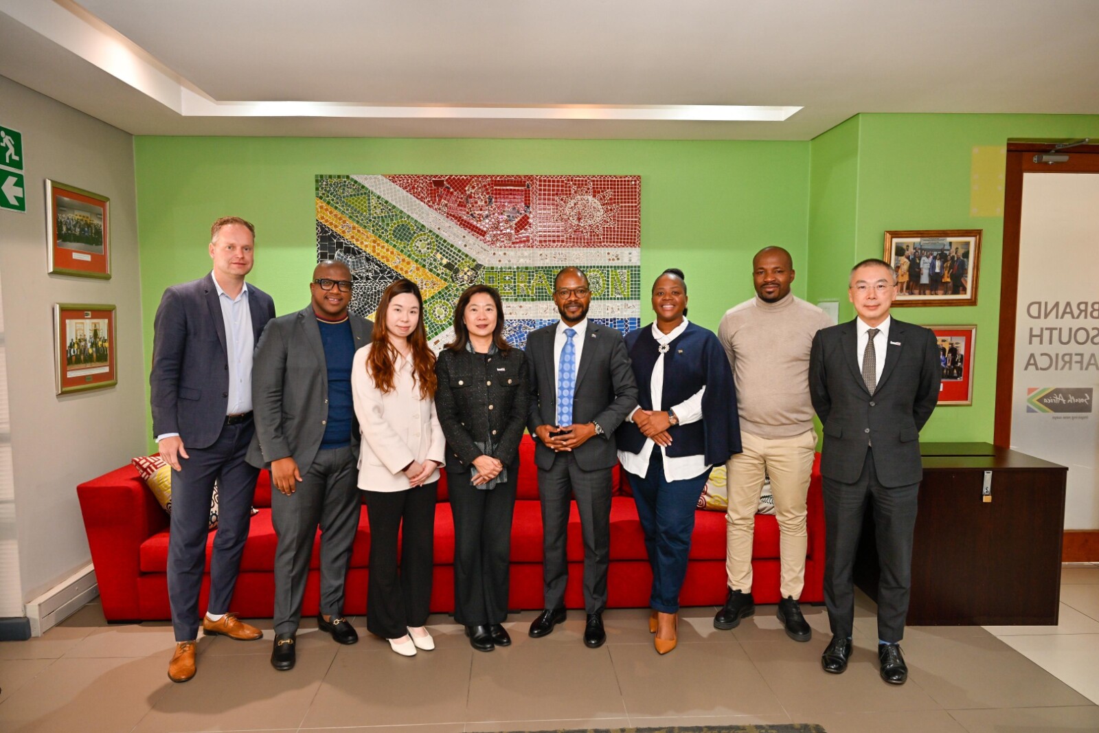 Associate Director-General of Investment Promotion of Invest Hong Kong Ms Loretta Lee concluded a successful mission to South Africa and Rwanda today (May 18), reinforcing Hong Kong