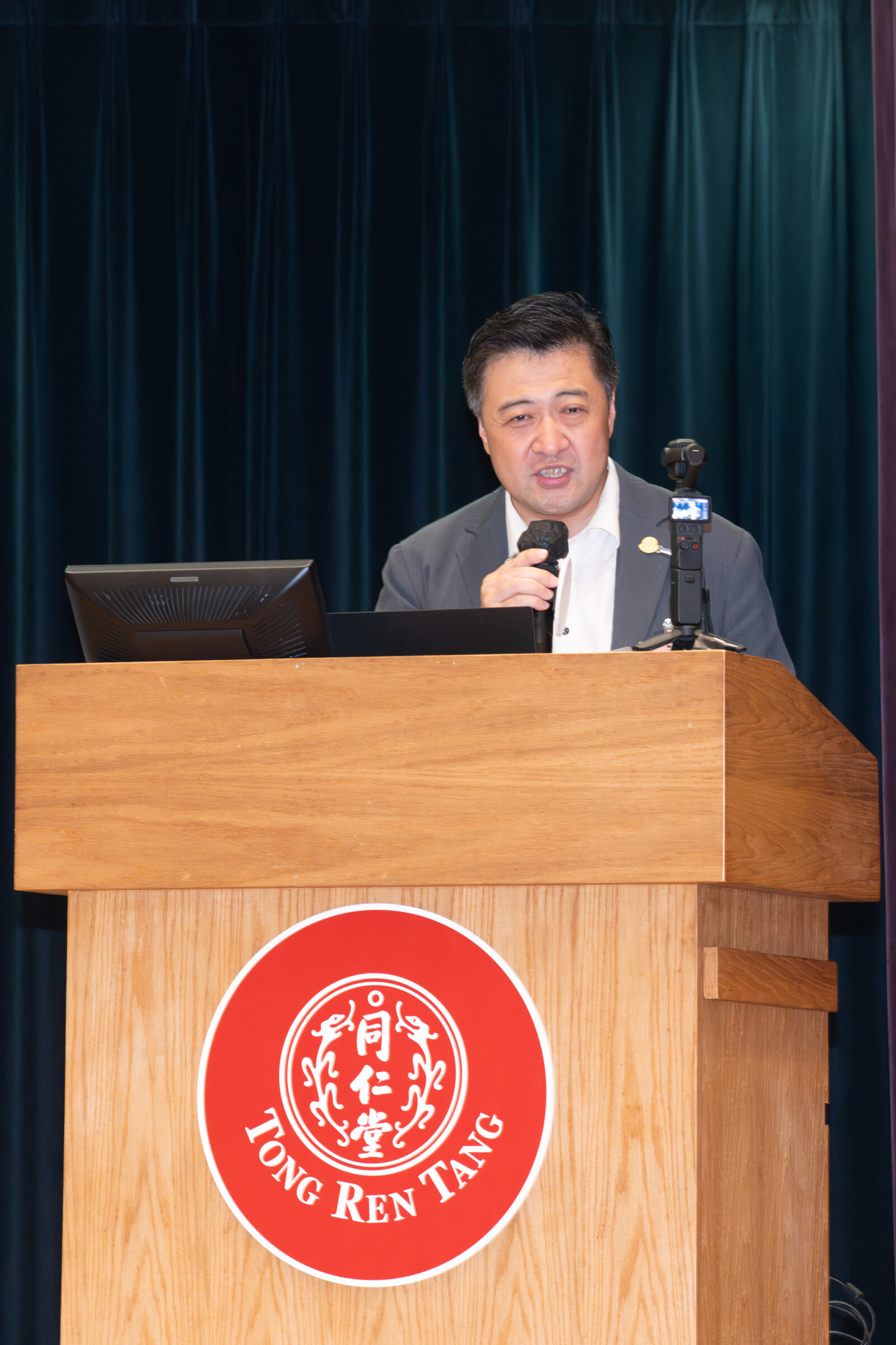 Mr. Yan Han, Chairman of the Board and Executive Director of Beijing Tong Ren Tang Chinese Medicine Company Limited, said that Beijing Tong Ren Tang will continue to promote Traditional Chinese Medicine (TCM) culture through its 